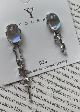 Серьги с камушком