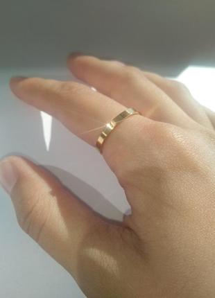 Кольцо металическое золотого цвета
