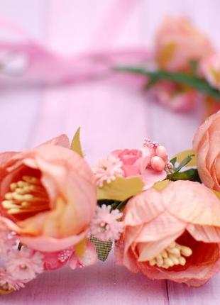 Об*ємний вінок віночок з квітами персиково-рожевий6 фото