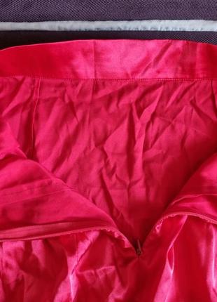 Атласная красная юбка5 фото
