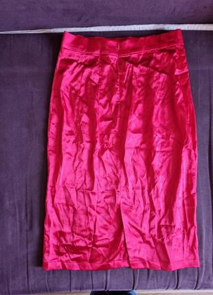 Атласная красная юбка2 фото