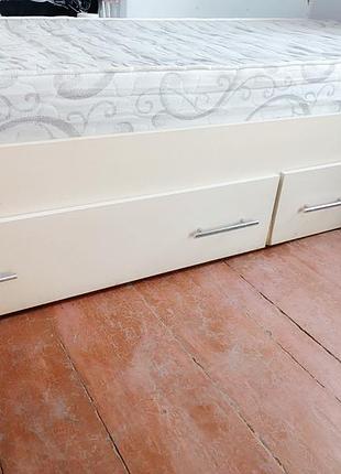 Ліжко з матрацем