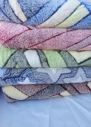 Простиня,,паркет,пушисті