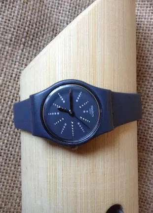 Женские наручные часы swatch. кобальтовый цвет.1 фото