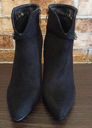 Женские ботильоны на каблуке 38р.