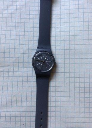 Женские наручные часы swatch. кобальтовый цвет.6 фото