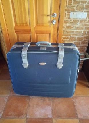 Продам большой чемодан в идеальном состоянии от eminent 70 *80 *301 фото