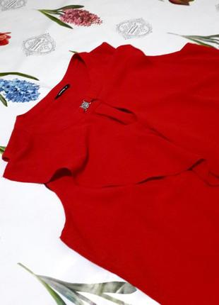 Стильная удлиненная красная блуза с воланами от roman4 фото