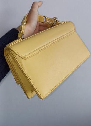 Дуже гарна жовта сумочка zara, нова навіть є етикетка2 фото