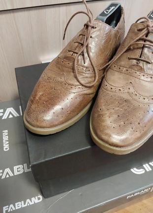 Качественные стильные кожаные туфли бренда 5 th avenue