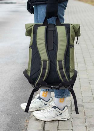 Чоловічий рюкзак rolltop з екошкіри зелений з кишенею для ноутбука роллтоп міський місткий7 фото