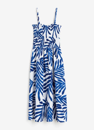Платье h&amp;m миди белое с принтом листьев синие на бретелях тропический принт