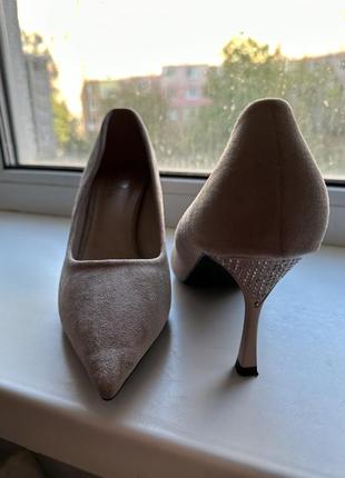 Женские замшевые туфли на маленьком каблуке4 фото