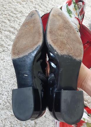 Актуальные стильные черные кожаные лакированные ботинки/,ботильены/полусапожки на маленьком толстомкаблуке,prada milano,  p. 369 фото