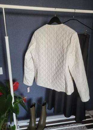 Біла молочна стьобана куртка шанелька розмір 48-503 фото