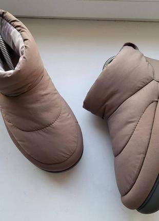 Оригинальные новой модели просто бомбезные для женщин 
 ugg