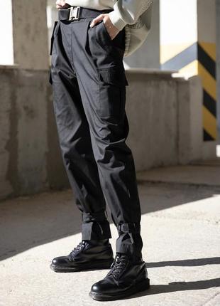 Черные брюки карго из фактурного коттона2 фото