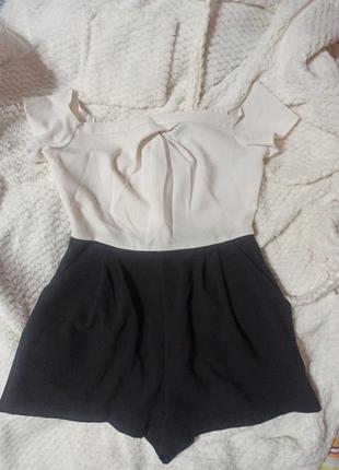 Класичний ромпер з вирізом на ключицях