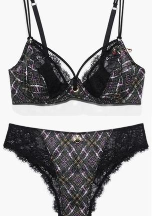 Крутой комплект savege x fenty by rihanna 80e, трусики l