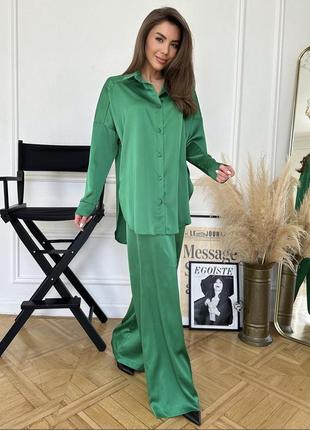 Зеленый шелковый костюм в пижамном стиле1 фото