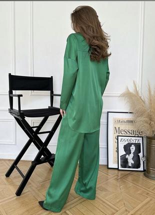 Зеленый шелковый костюм в пижамном стиле3 фото