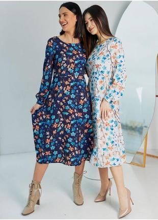 Яркое платье в цветочный принт