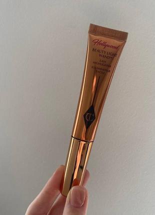 Кремовий рідкий сяючий хайлайтер шарлотта charlotte tilbury beauty light wand spotlight highlighter7 фото