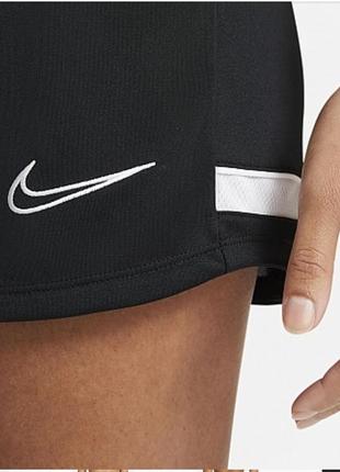 Женские короткие шорты nike dri-fit academy5 фото