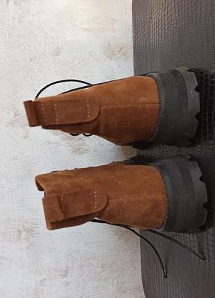 Замшевые ботинки