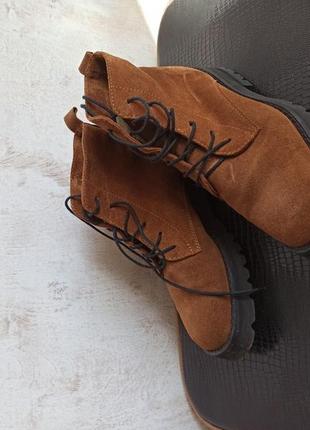Замшевые ботинки