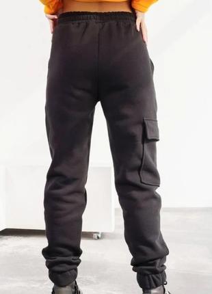 Теплые брюки карго с накладными карманами5 фото
