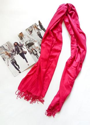 Яскраво-рожевий шарф з пензликами1 фото