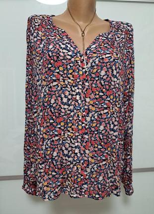 Блуза в квіти з люриксовою ниткою