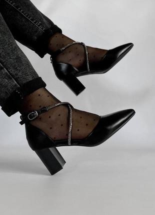 Туфли на каблуках с узким носком черные6 фото