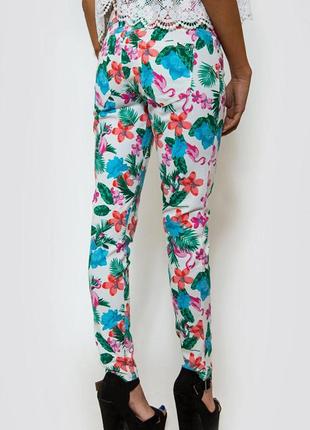 Женские яркие брюки в цветочный и тропический принт размер м-l2 фото