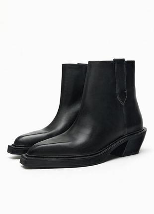 Кожаные ботинки в байкерском стиле zara
