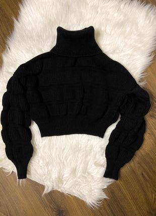 Стильный женский объемный вязаный свитер