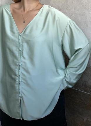Атласная блуза рубашка