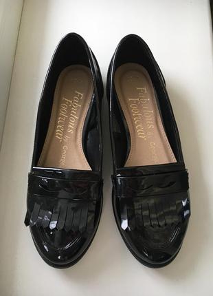 Модні чорні туфлі лофери низький каблук george