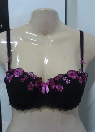 Бюстгальтер с вышивкой  f&f 75b