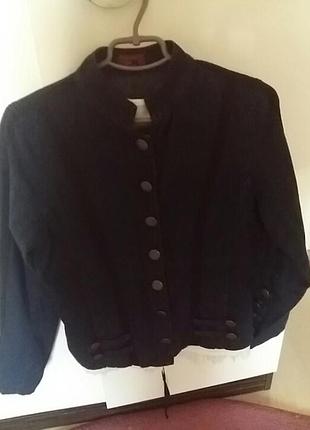 Красивая джинсовая курточка темно синего цвета.