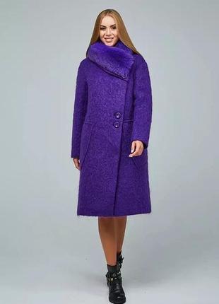 Зимове жіноче вовняне пальто з хутряним коміром1 фото