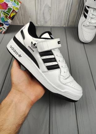 Adidas forum low white black