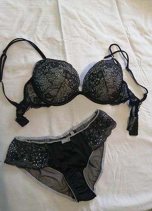 Комплект белья victoria"s secret. оригинал