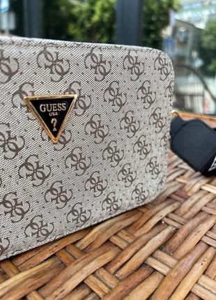 Женская сумка из эко-кожи guess snapshot серого цвета, брендовая сумка через плечо8 фото