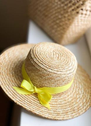 Соломенная шляпа канотье с желтым бантом
