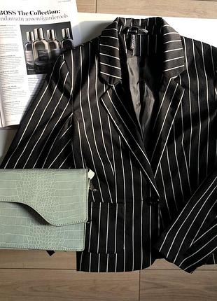 Жіночий жакет в полоску