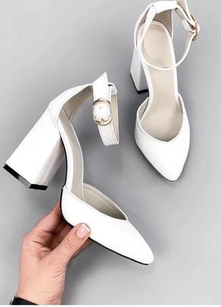 Білі туфлі із натуральної шкіри