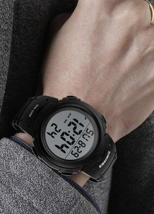 Мужские спортивные наручные часы skmei 1068 электронные с подсветкой, армейские цифровые часы5 фото