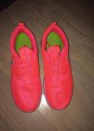 Nike roshe run(не оригинал)2 фото